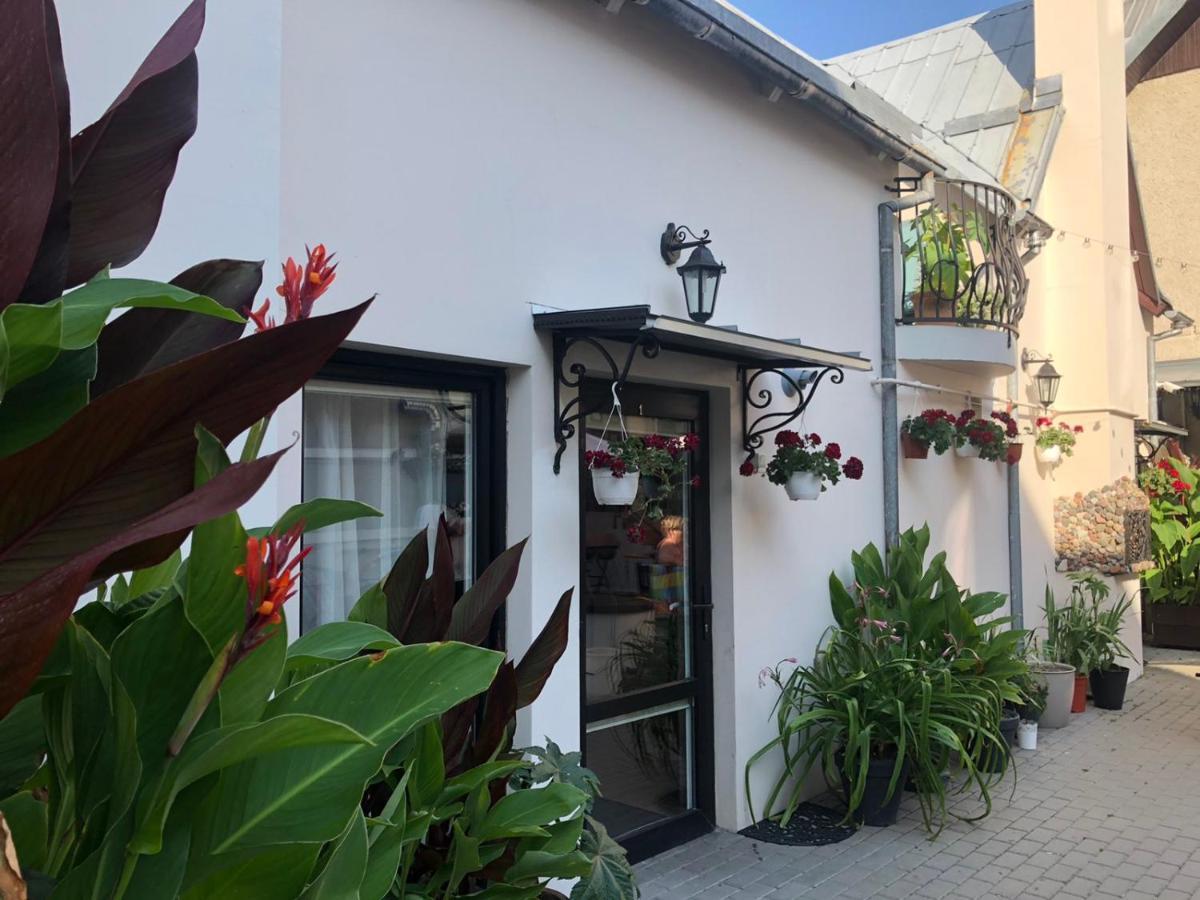 Guest House Nika - Cottages And Rooms In The Heart Of Palanga City Center Εξωτερικό φωτογραφία