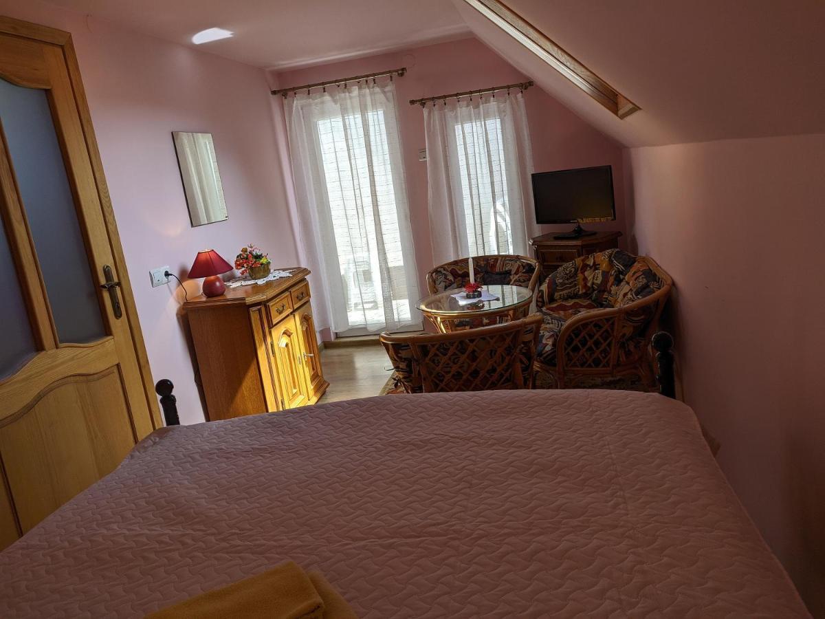 Guest House Nika - Cottages And Rooms In The Heart Of Palanga City Center Εξωτερικό φωτογραφία