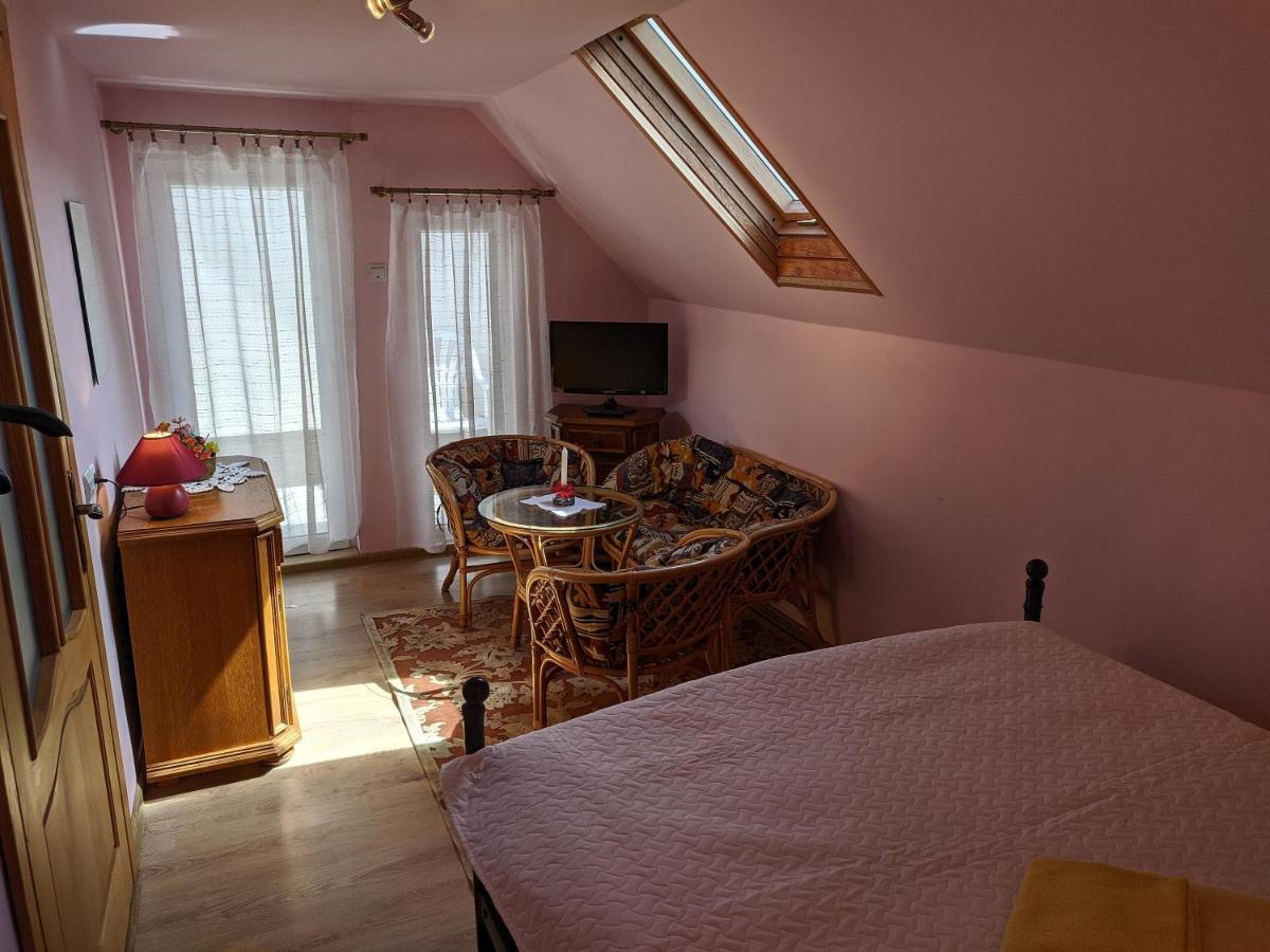 Guest House Nika - Cottages And Rooms In The Heart Of Palanga City Center Εξωτερικό φωτογραφία