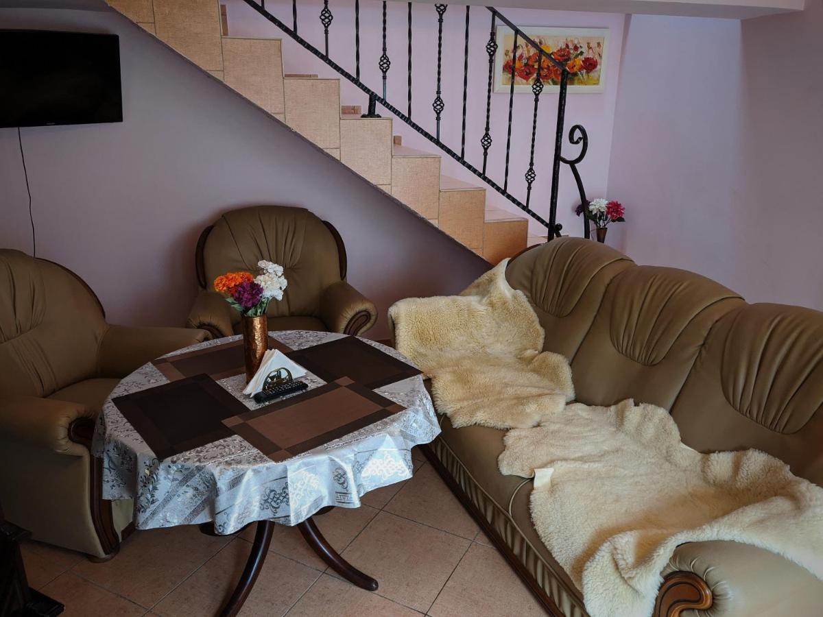 Guest House Nika - Cottages And Rooms In The Heart Of Palanga City Center Εξωτερικό φωτογραφία
